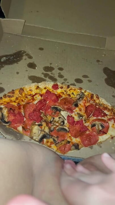 PIZZA TEEN MASTURBATION -KINKY FOOD FETISH-FEMALE WEIRD ARAB PORN-REAL ORGASM- AMATEUR- ARABIAN SNOWWHITE-USA LOS ANGELES 2025 G