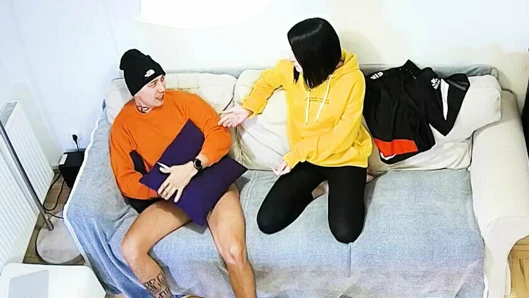 Adam yakalandı mastürbasyon kapalı tarafından hottie dövmeli esmer bebek
