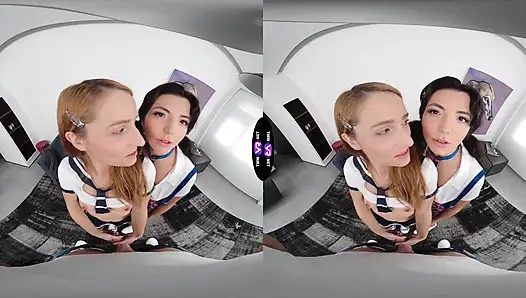 Mini Mitzi приглашает Lucianna Luci на стриптиз в тройничке и развлечение с двойным минетом - TmwVRnet