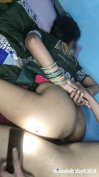 Hintli köylü bhabhi, kocasının küçük kardeşiyle romantik sert seks yapıyor