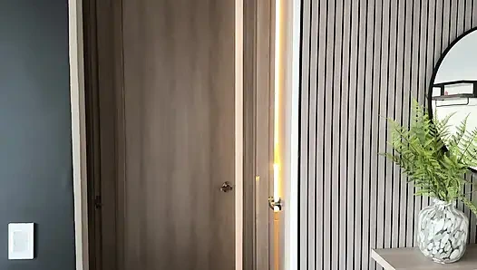 Şehvetli ve ateşli okul kızları birbirlerine dokunur ve o sıkı, sulu vajinasını mastürbasyon ederek meseleyi geçmezler