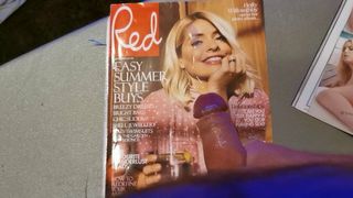Holly willoughby cumtribute 218 červený časopis