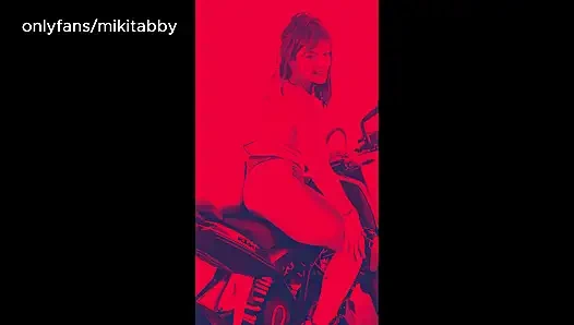 Seiko - твоя учительница скачет на ее мотоцикле в видео от первого лица