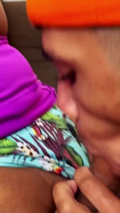 Prodavač pita i gladni trans | Isječak 2