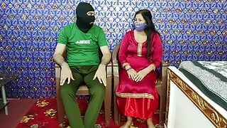 Die pakistanische Punjabi Bhabhi hat meinen Schwanz erwischt und sie war so hungrig nach Fick