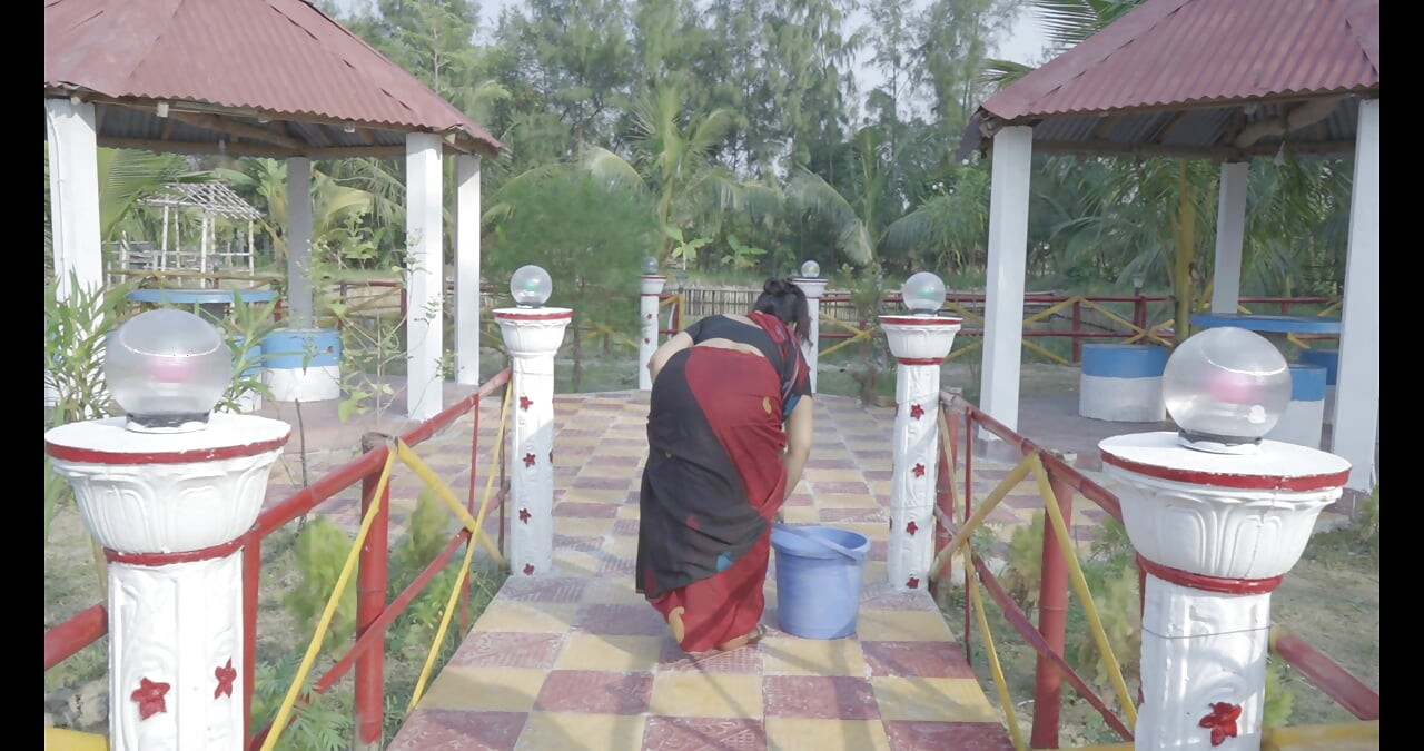 Indian Bhabi Ka Pani Mai Thukai Hot Indian Porn Video