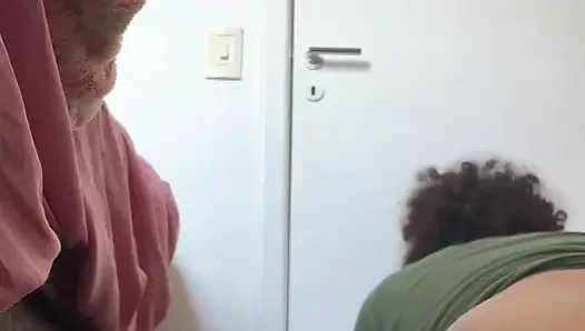 Ibu tiri gemuk dengan becek