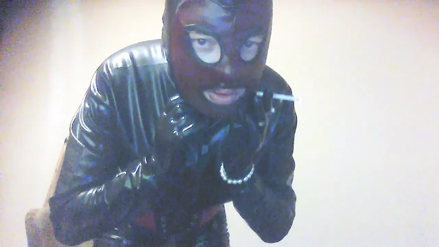 LatexPeti wear Latex catsuit ,gloves and smoking