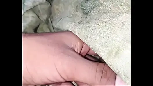 Üvey anne odada tek başına sikiliyor