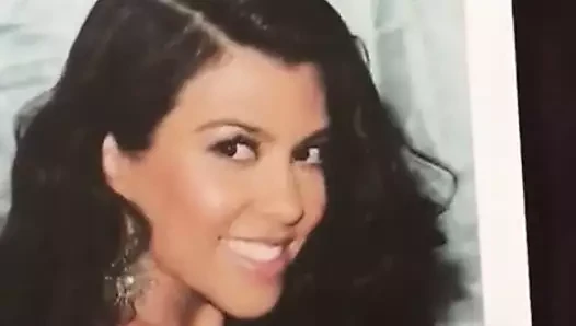 Kourtney kardashian'a saygı duruşu
