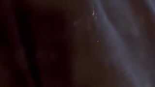 Genç Desi Pakistanlı boğa yenge teyze orta yaşlı seksi kadın için yarağı okşuyor