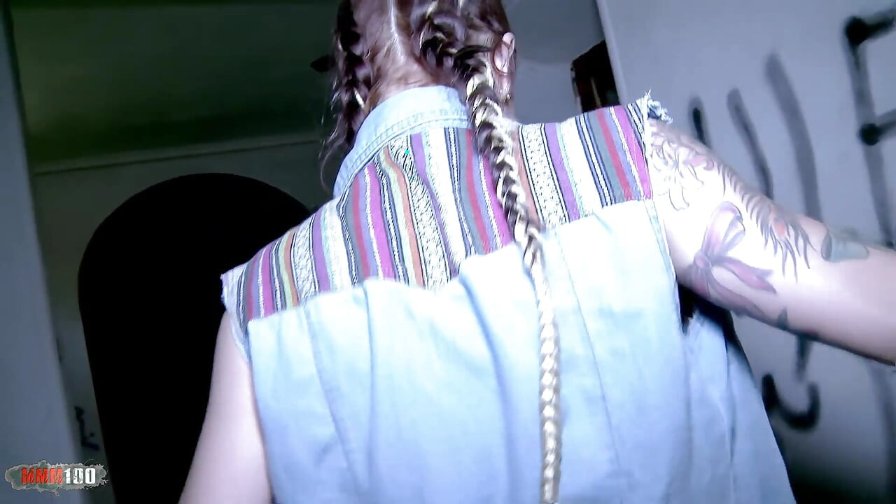 Μελαχρινή Ευρωπαία Jordanne Kali Βαθιά πίπα στο λαρύγγι & χύσιμο σε στυλ σκυλάκι