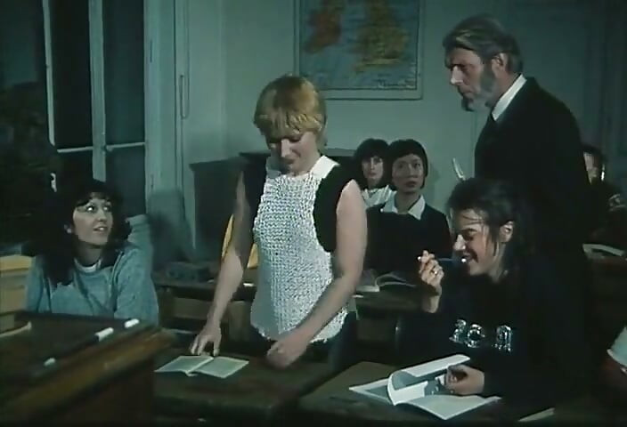 Zerrissene Unterhosen, Bewohner mit heruntergesenktem Po (1980)