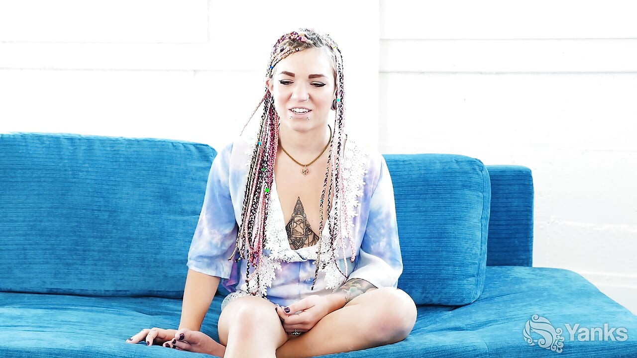 Pixie Lehaj amını yağlıyor