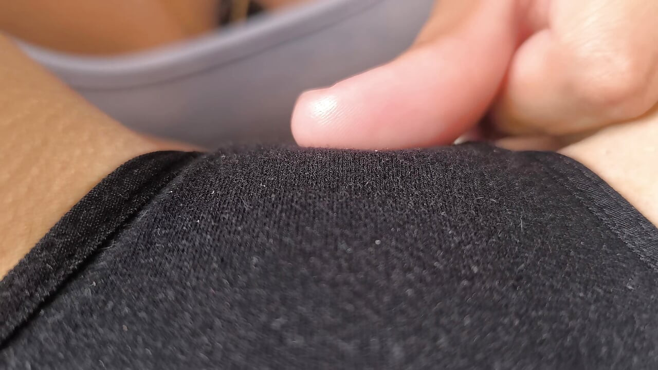 初めてのときは同僚にアソコの舐め方を教えてもらいました