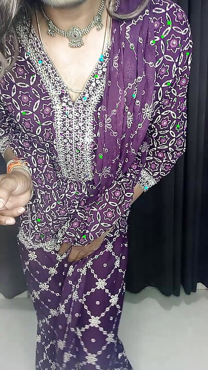 Indian bhabhi alone at home using vibrator