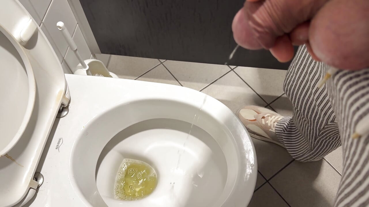 Last Holiday Piss - Risky Outdoor Moment & Airport Goodbye