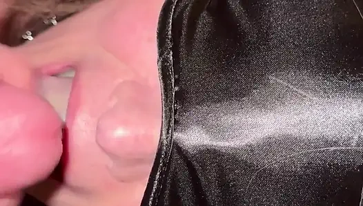 Тренировка глубокой глотки для куклы-транса перед оргией