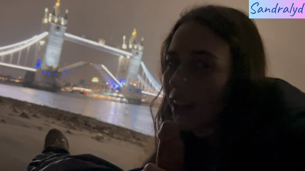 Pompino sul ponte di londra con succhia le uova