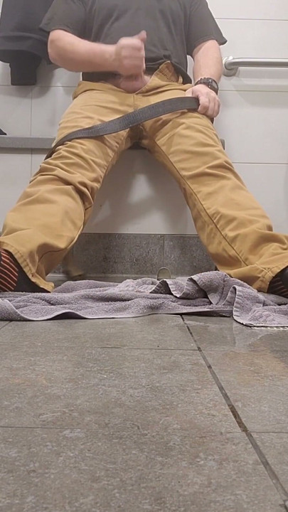 Getting dressed for a cold day | Clip 1