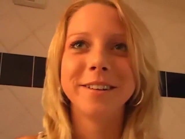 WALL Beauty Has A Lovely Fucking Bathtime !