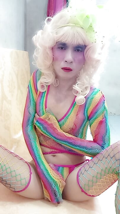 Oanh Le transgender wearing sexy clothes porn selfie to the top