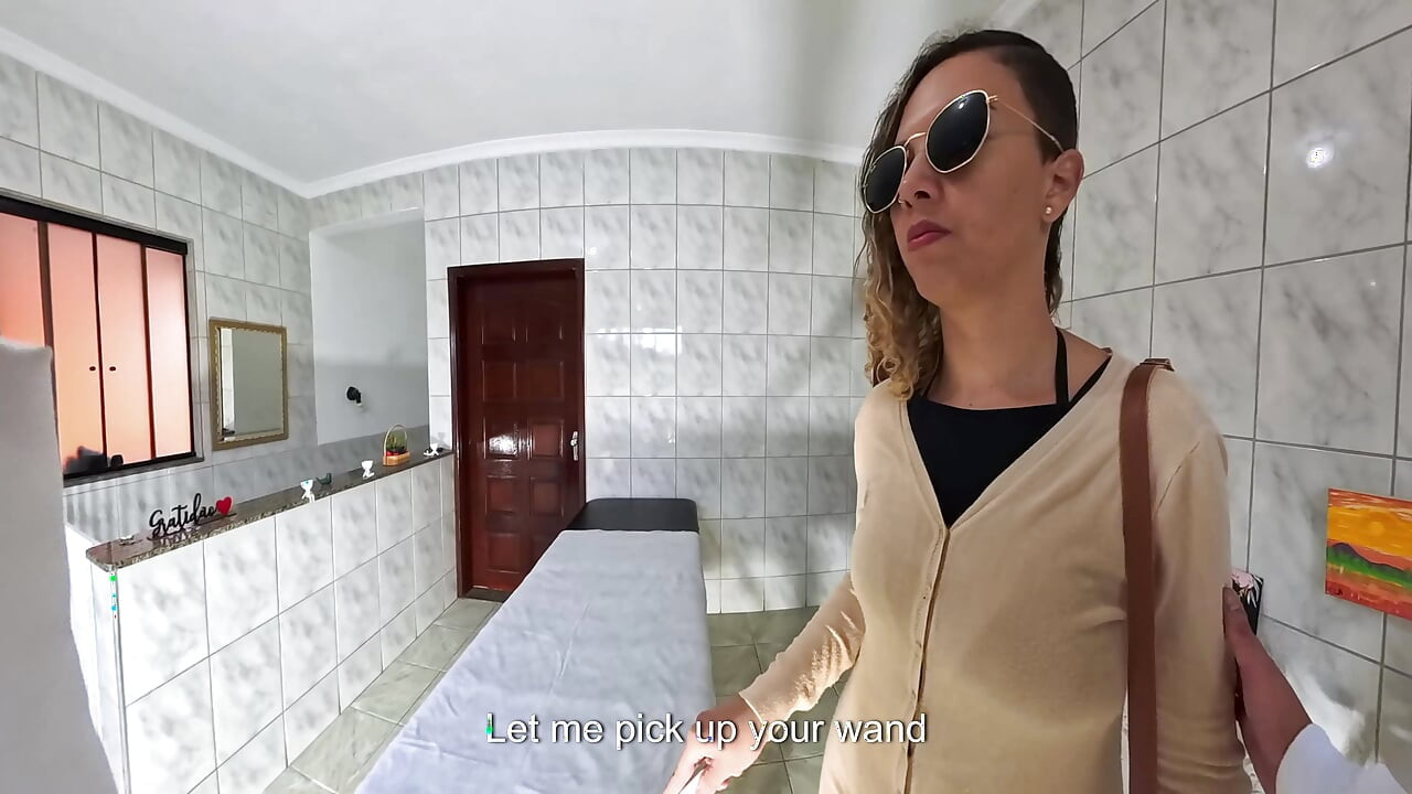 Doctorul știe exact cum să atingă curul în timpul examenului anal.