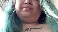Asiatique tatouée pulpeuse