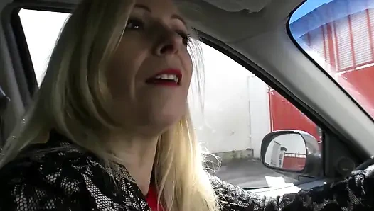 Tante girang rambut pirang dientot di dalam mobil 4935 2 1 -