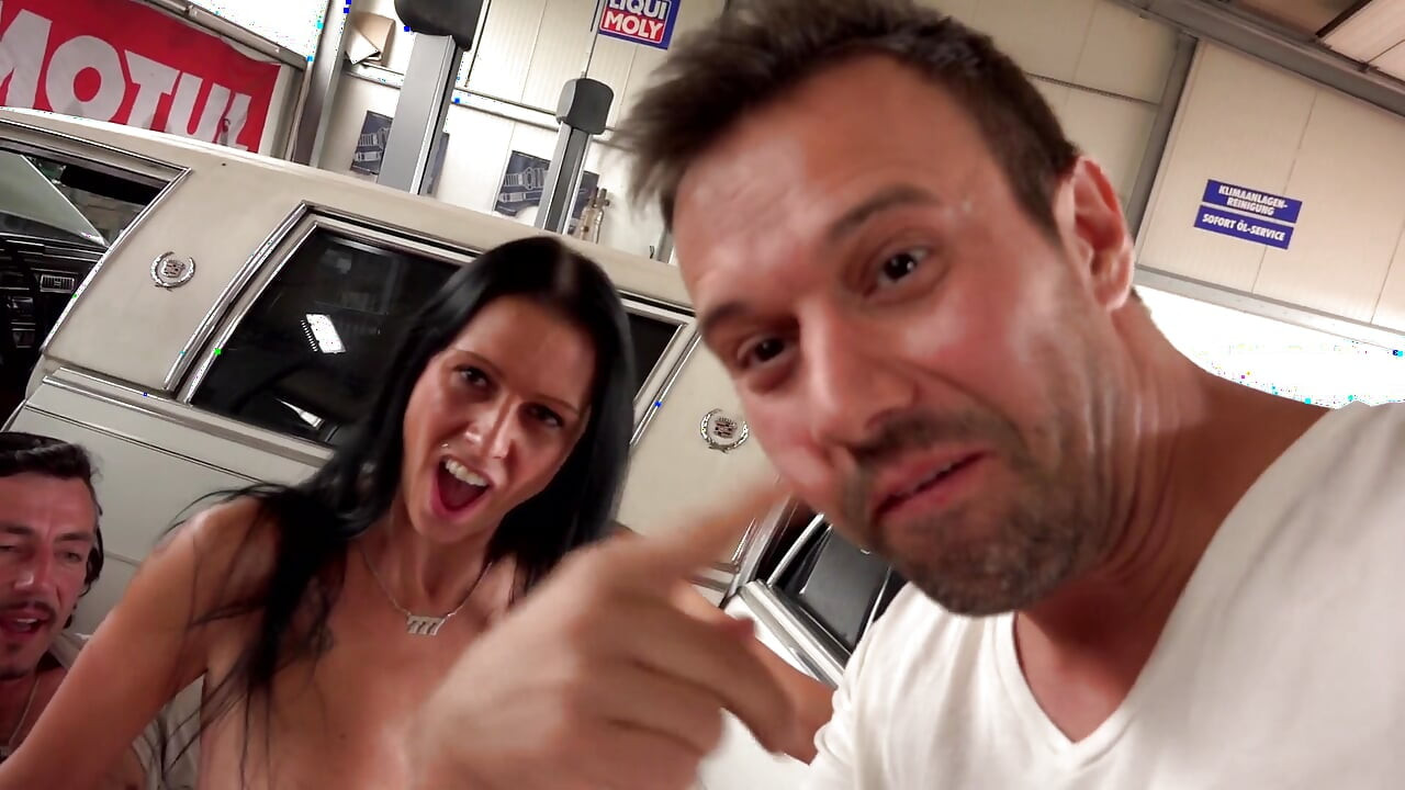 Tattooed German MILF presents car fuck with facial ending on the casting