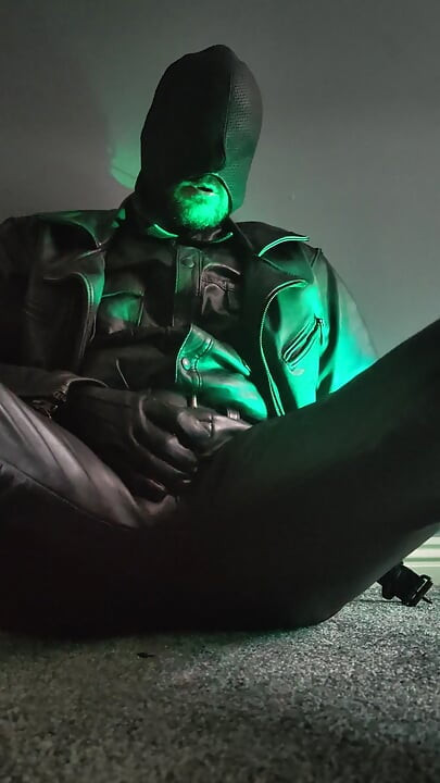 Full leather creaking and rubbing