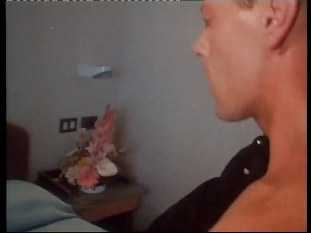 This milf loves taking it up her ass