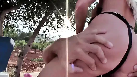 Sarışın Hatunlar açık Havada Çifte Penetrasyonlu Üçlü Sikiş