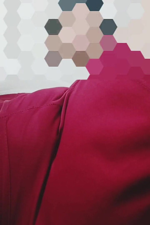 Femboy Rascando Las Bolas Rojas