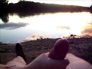 Nice HJ Cumshot am Badesee