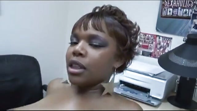 Juicy lips black slut gives a white cock good fuck after sucking it in bed