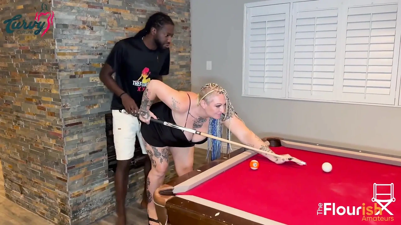 Cho phép chơi hồ bơi và đụ nói Livie Blainn với lời tiên tri