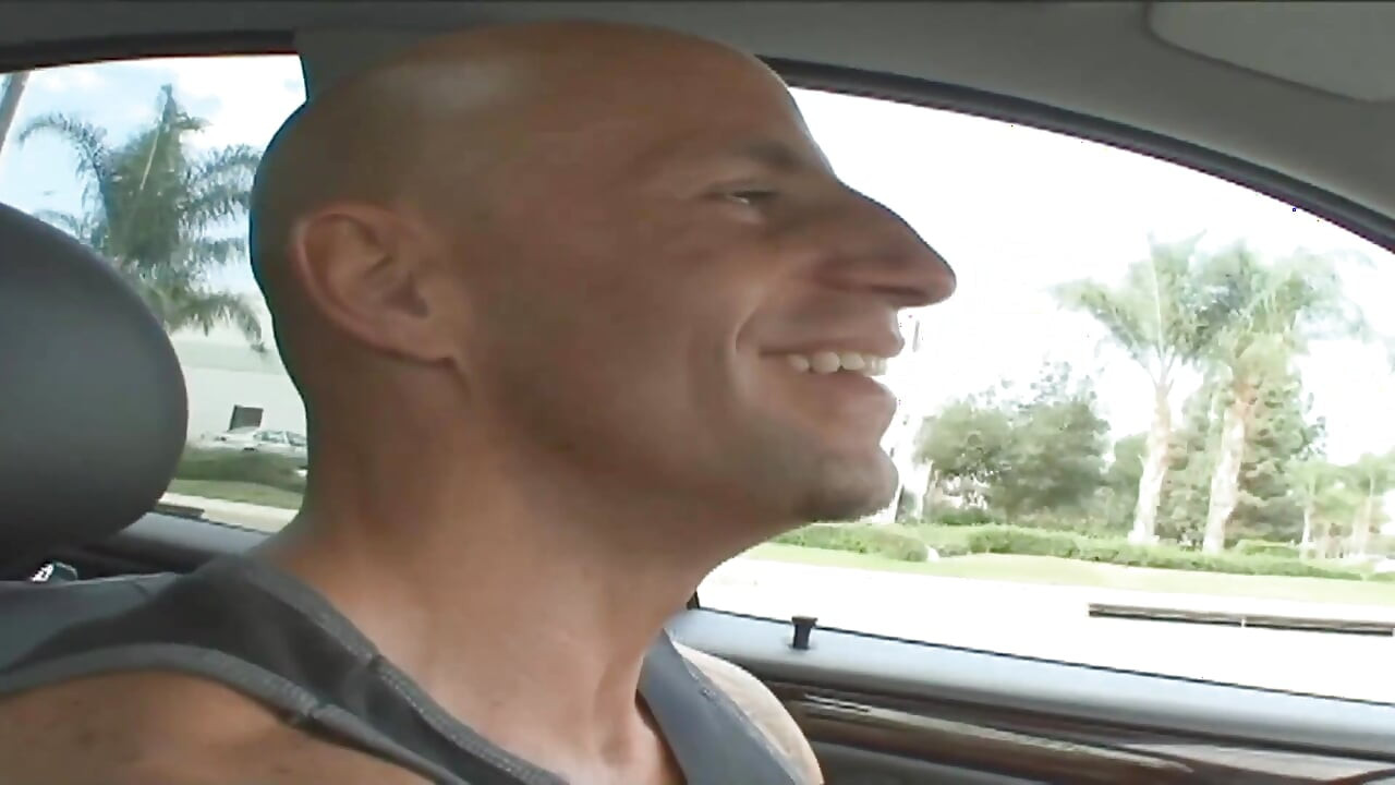 Lisa lennox si tante seksi yang lagi sange berat membuktikan fanatsinya sama cowok berengsek