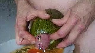 Testowanie mojego piercingu przez pieprzonego melona