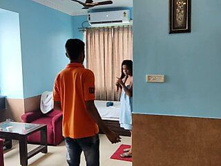 Ein Desi-Model verführt einen Hotelboy und gibt ihm ein Happy End in einem Hotelzimmer. So heiß