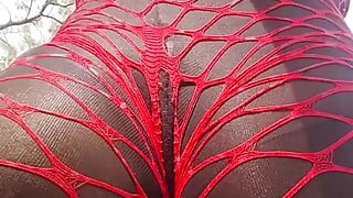 Knky Bee: Slo-mo Twerking in Red Nets Outside