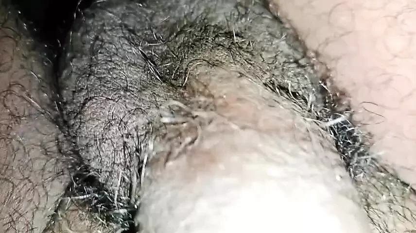 Hintli köylü oğlan evde çok sıkı sikişiyor