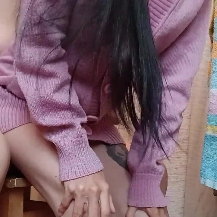 在厨房用穿戴式假快速女同性爱