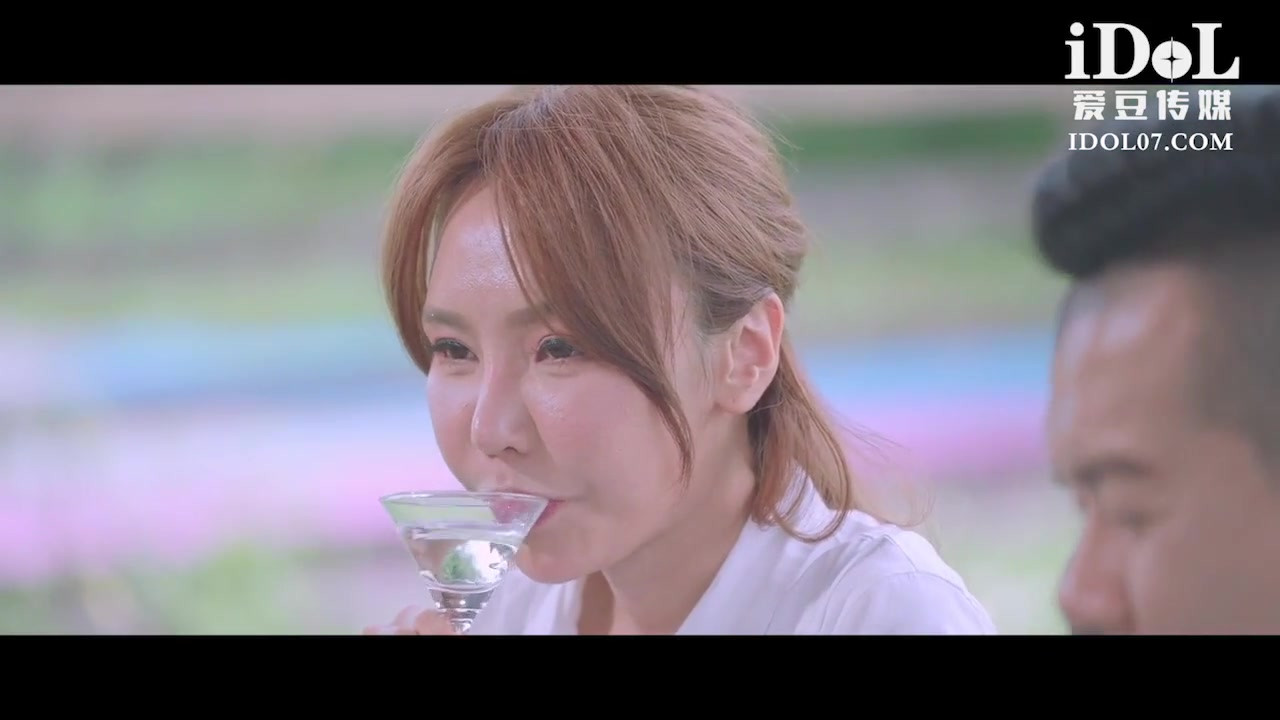 热辣性爱 - 丰满的亚洲素人在下班后享受性爱