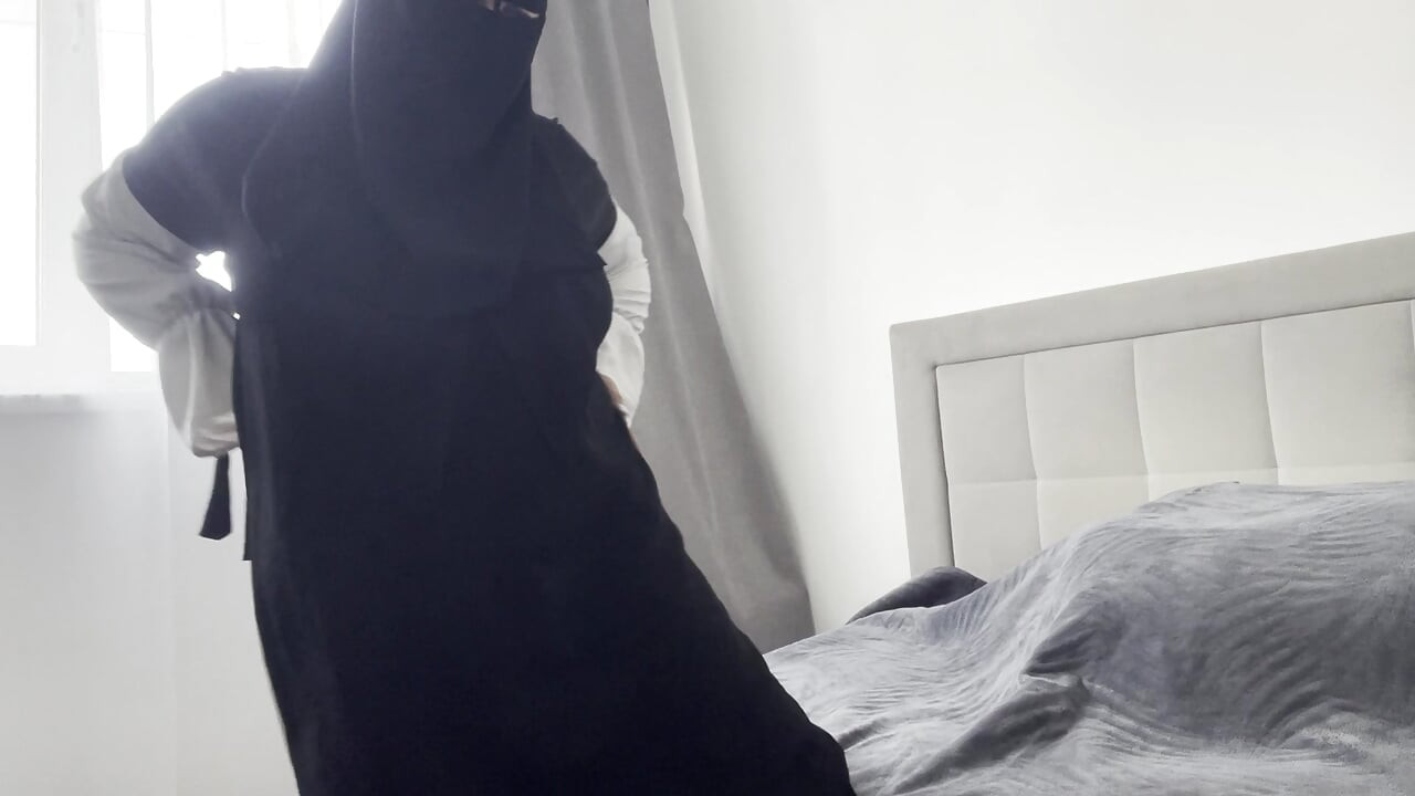 An Arab stepmother masturbates and wants you to jerk off to her.