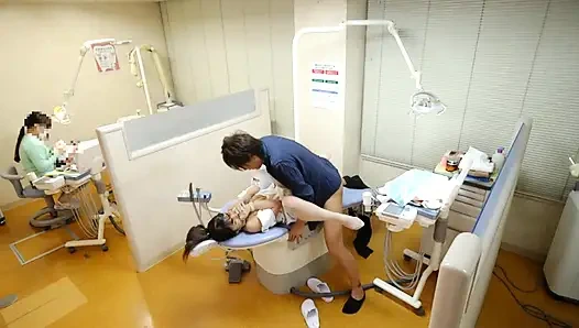 Der Zahnarzt, der immer wieder die augen vor mir versperrt