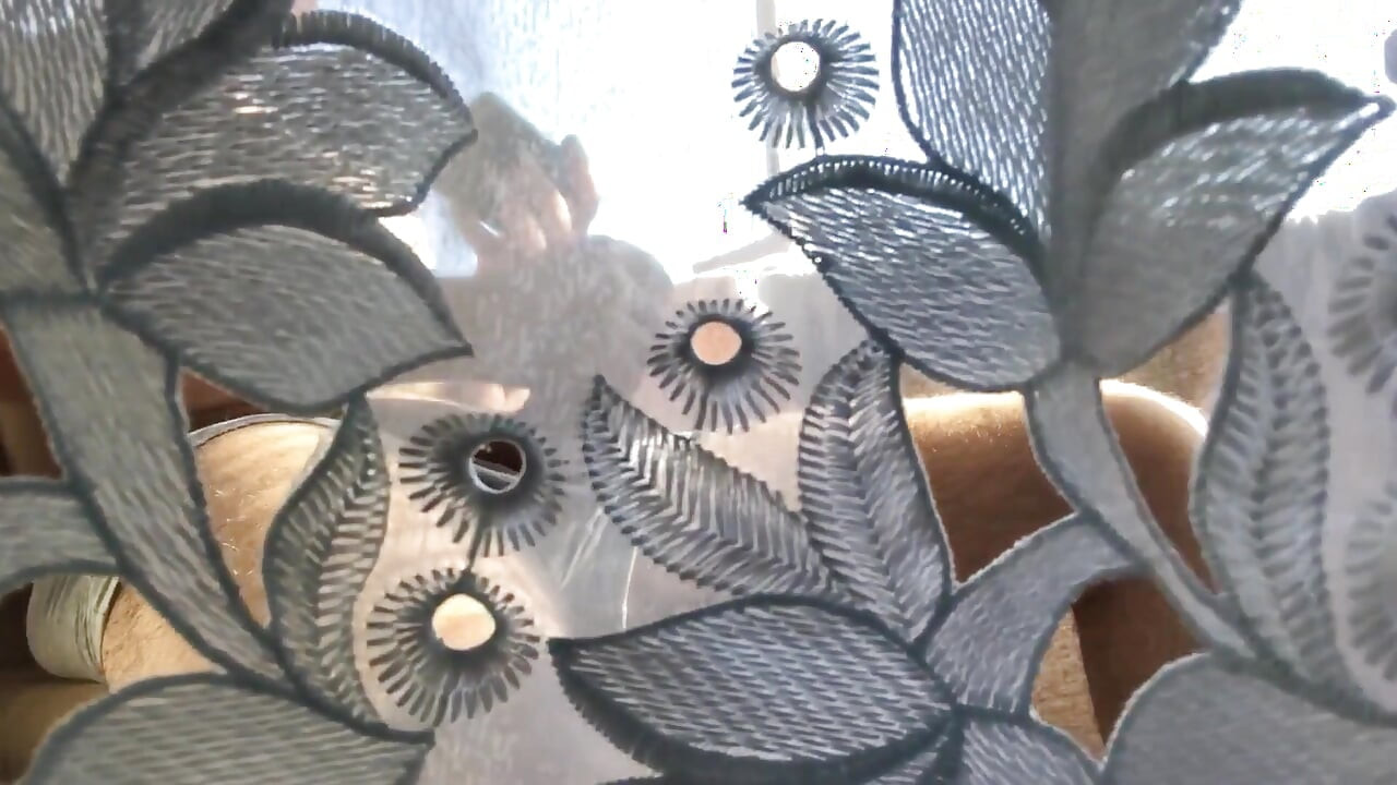 남편이 딸딸이를 붙잡고 켜져 있어, 내 보지를 따먹고 스스로 청소할 수 있게 해줬어.