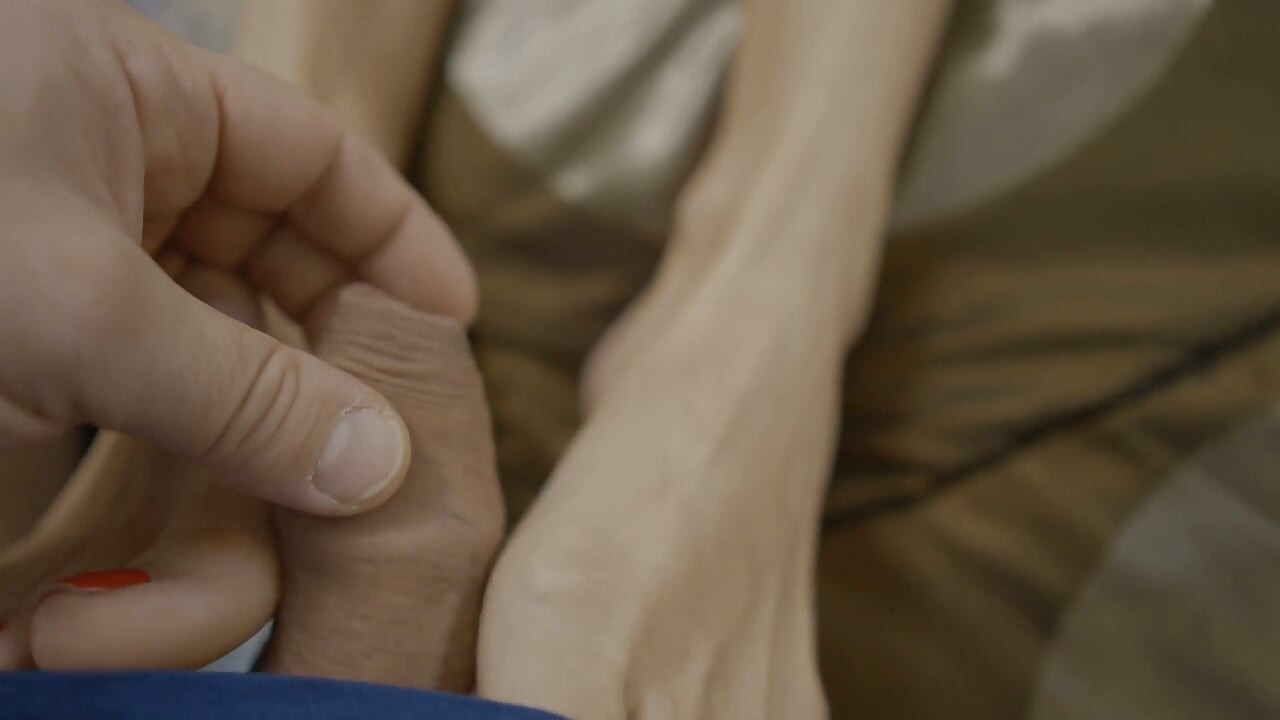 Blonde MILF Gives Titus Erotic Footjob and Cumshot