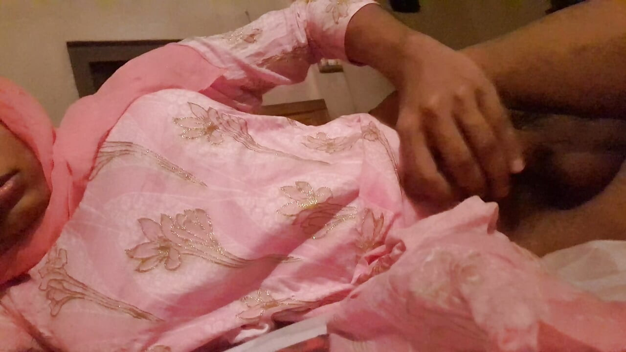 Desi hijabi sissy anal fingering