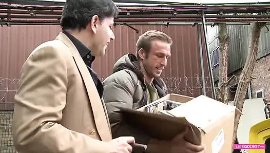 Ateşli hatun Stacey Saran ateşli sarışın arkadaşıyla sikiliyor